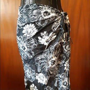 Black & White Floral Sarong O/S